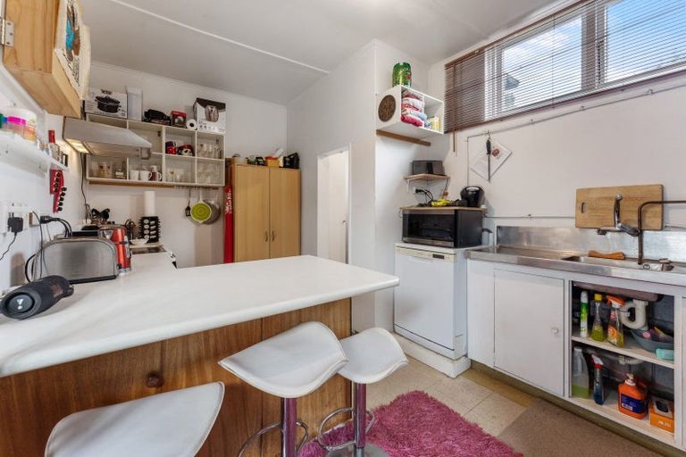 Photo of property in 68 Pinehaven Road, Pinehaven, Upper Hutt, 5019