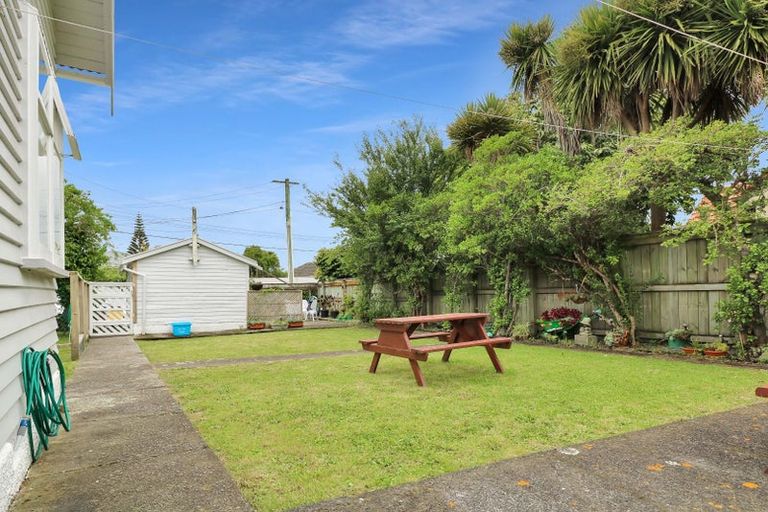 Photo of property in 8 Junction Street, Fairfield, Lower Hutt, 5011