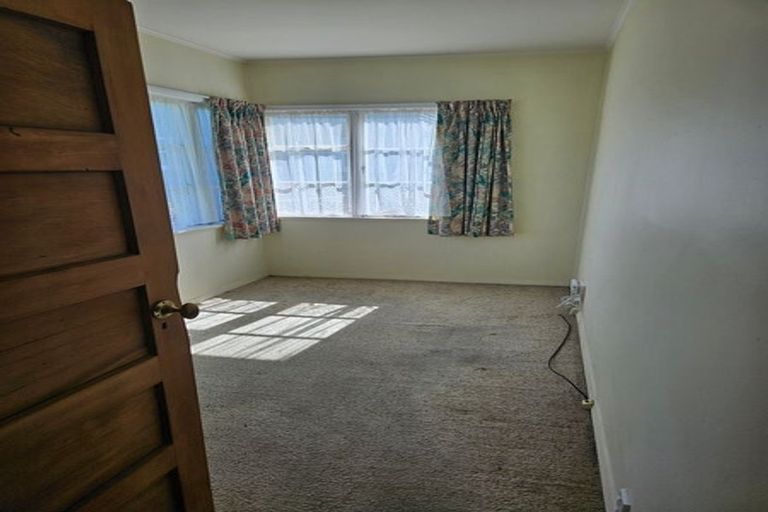 Photo of property in 130 Naenae Road, Naenae, Lower Hutt, 5011