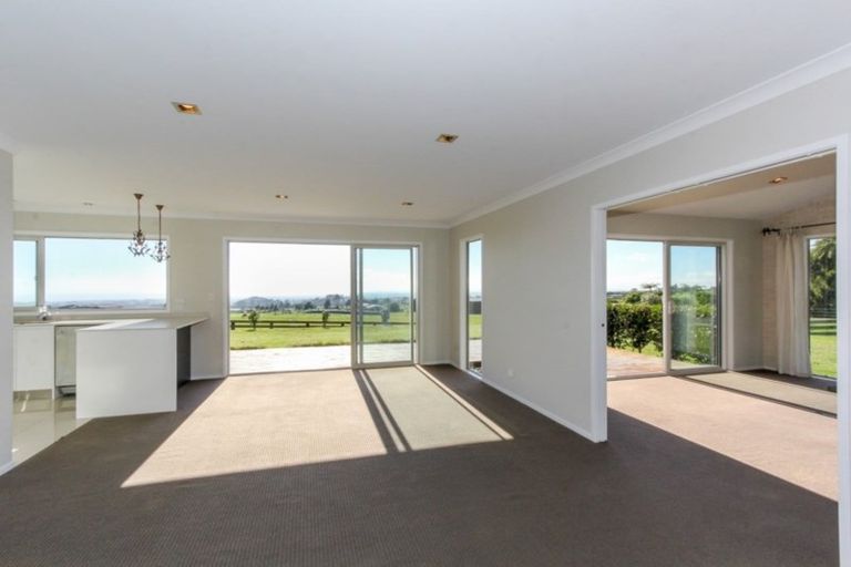 Photo of property in 5 Maunga Heights, Hurworth, New Plymouth, 4371