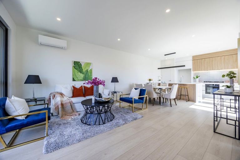 Photo of property in 17a John Jennings Drive, Oteha, Auckland, 0632