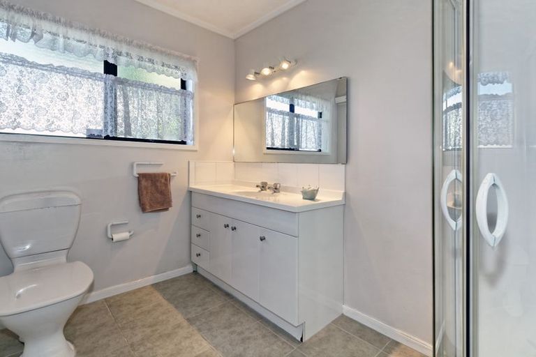 Photo of property in 2 Khaleel Place, Henderson, Auckland, 0612