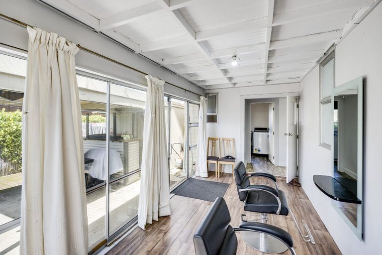 Photo of property in 33 Taradale Road, Marewa, Napier, 4110