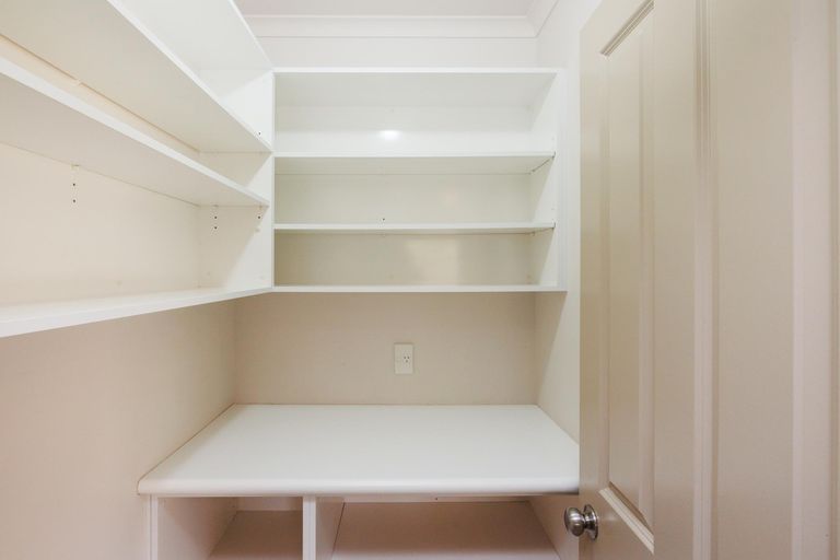 Photo of property in 12 Johnstone Drive, Fitzherbert, Palmerston North, 4410