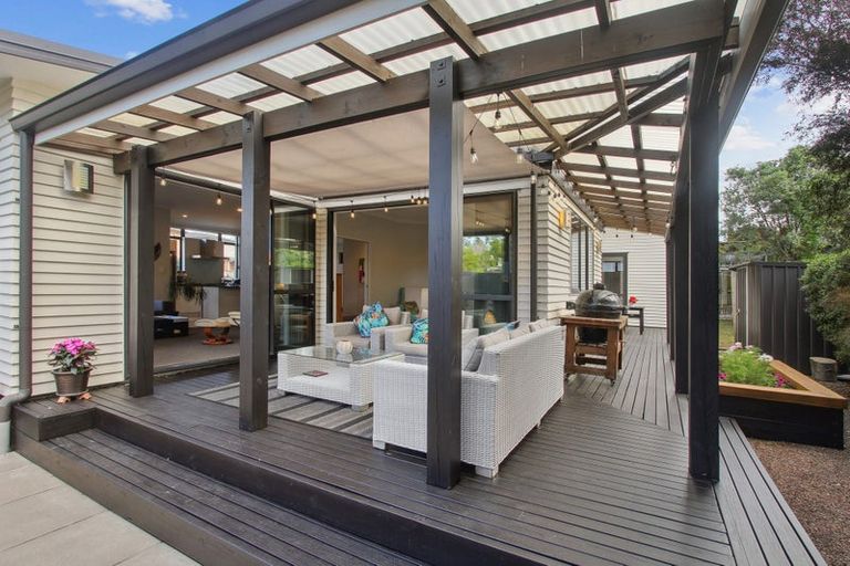 Photo of property in 22 Midhurst Avenue, Henderson, Auckland, 0612