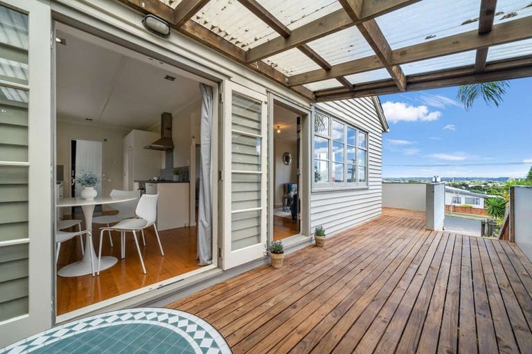 Photo of property in 17 Blacklock Avenue, Henderson, Auckland, 0612