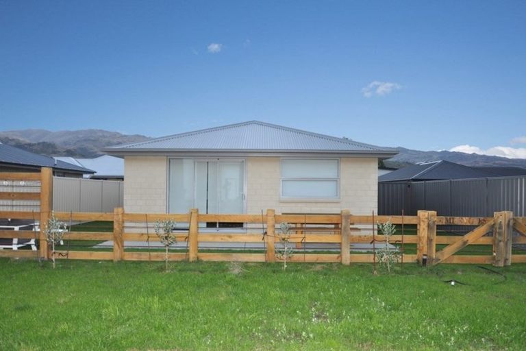 Photo of property in 7 Missy Crescent, Mount Pisa, Cromwell, 9383