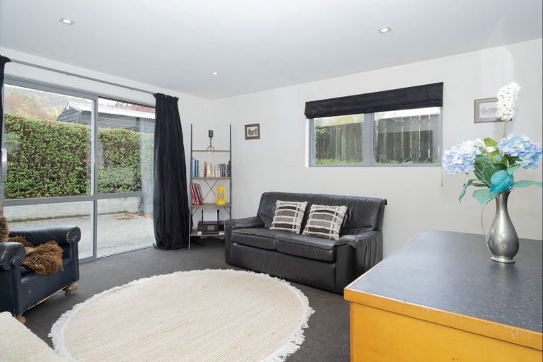 Photo of property in 8 Bracken Street, Arrowtown, 9302