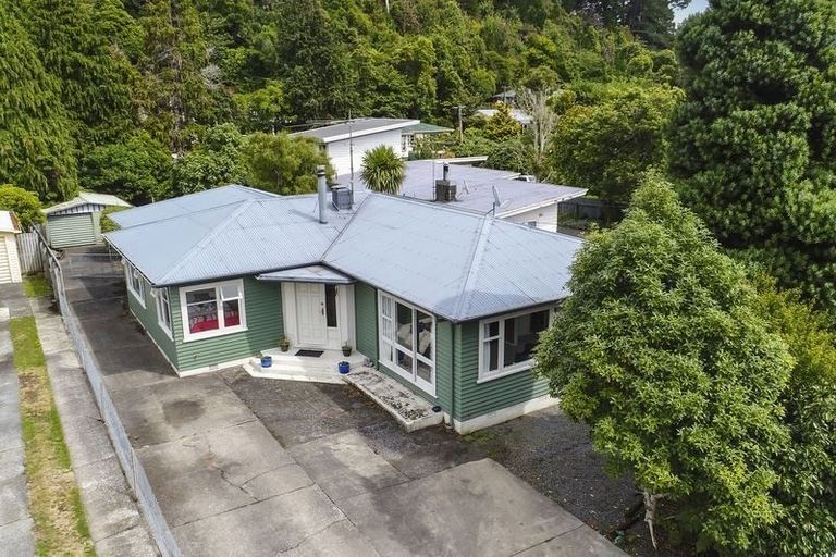 Photo of property in 116 Hine Road, Wainuiomata, Lower Hutt, 5014