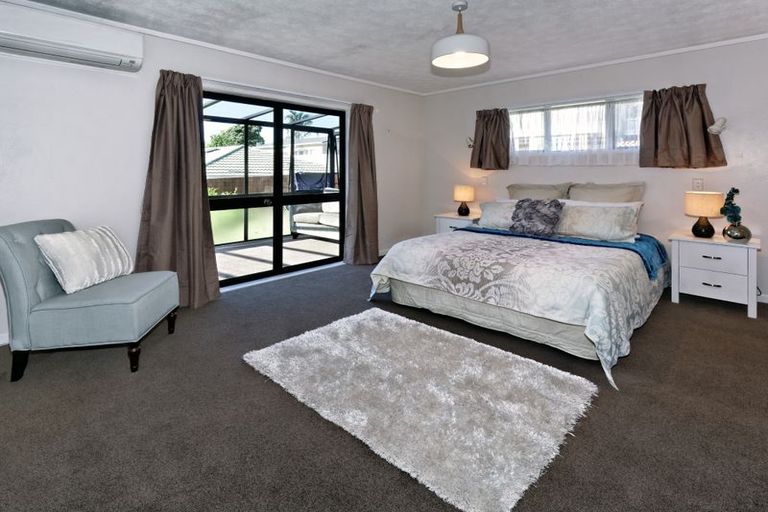 Photo of property in 2 Khaleel Place, Henderson, Auckland, 0612