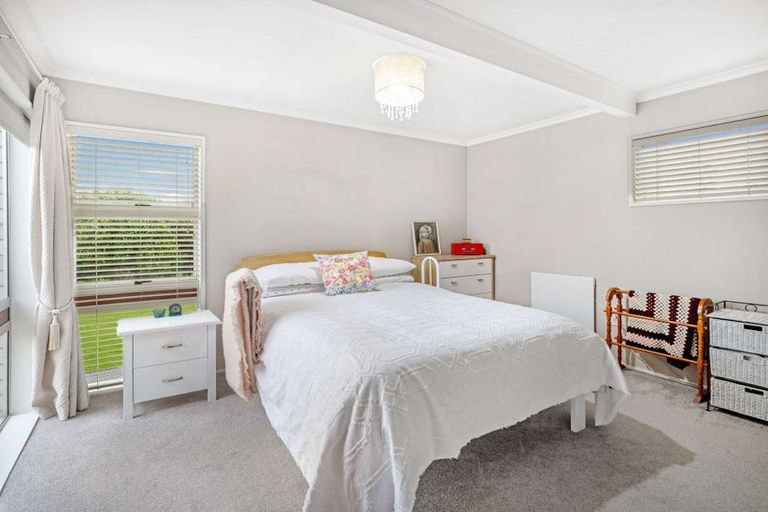 Photo of property in 2 Langley Avenue, Milson, Palmerston North, 4414