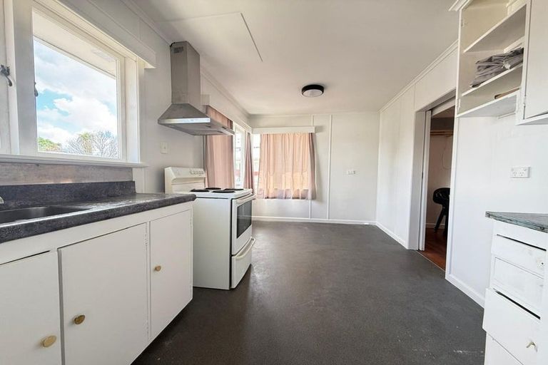 Photo of property in 42 Vera Road, Te Atatu South, Auckland, 0610