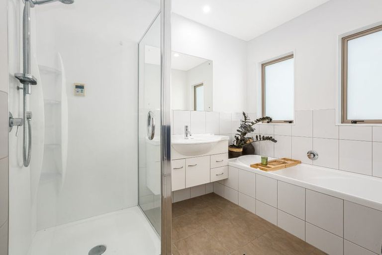 Photo of property in 61 Quadrant Heights, Paraparaumu, 5032