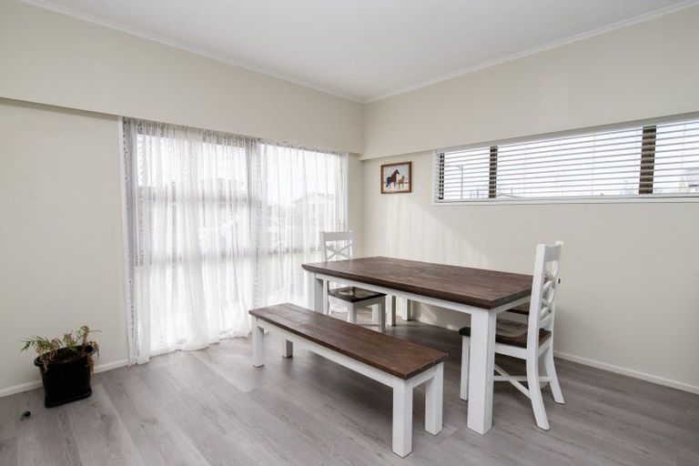 Photo of property in 2 Mcquarrie Place, Ngatea, 3503