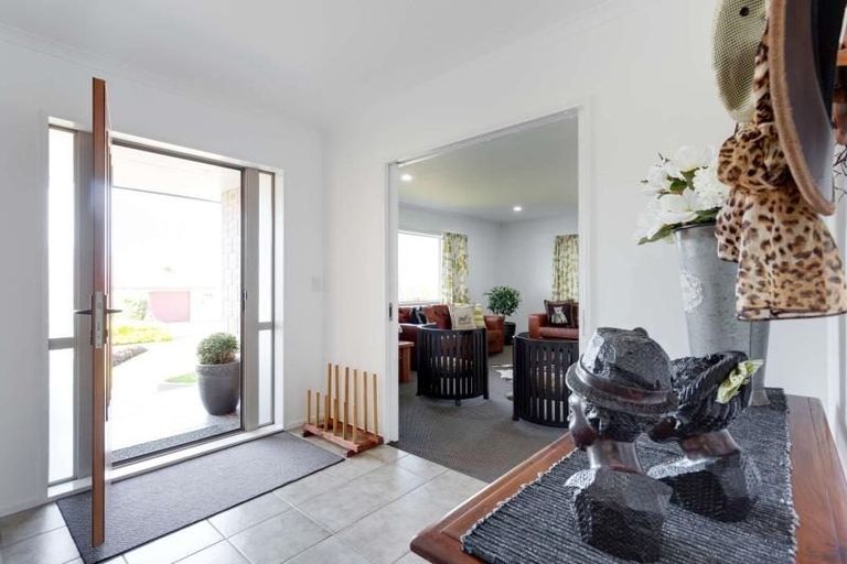Photo of property in 18 Mcewen Crescent, Riverstone Terraces, Upper Hutt, 5018