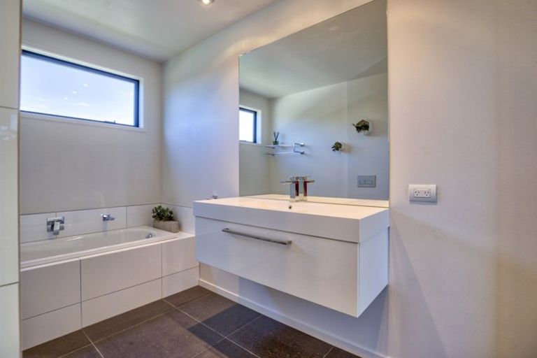 Photo of property in 2a Niger Street, Wanaka, 9305