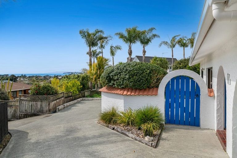 Photo of property in 12a Eagle Place, Red Beach, 0932