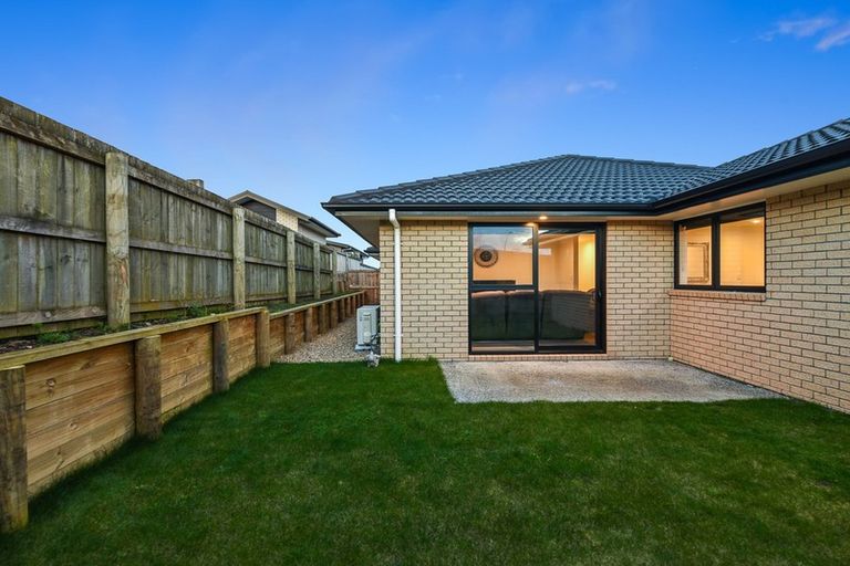 Photo of property in 2/12 Onukutara Place, Huntington, Hamilton, 3281