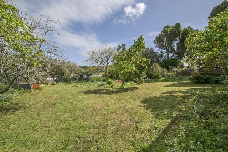 Photo of property in 18 School Road, Riverhead, 0820