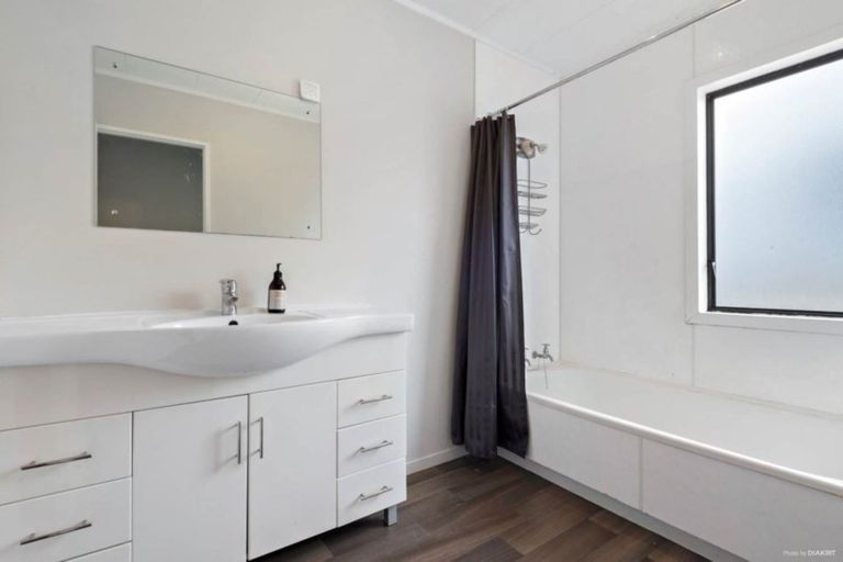 Photo of property in 11 Mona Vale, West Harbour, Auckland, 0618