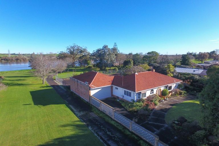 Photo of property in 112 Great South Road, Huntly, 3700