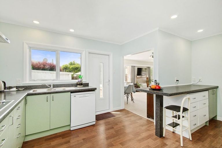 Photo of property in 5 Surrey Street, Tawa, Wellington, 5028