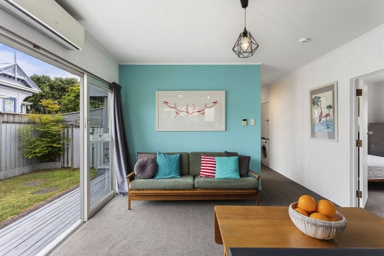 Photo of property in 1/2a Eskdale Road, Birkdale, Auckland, 0626