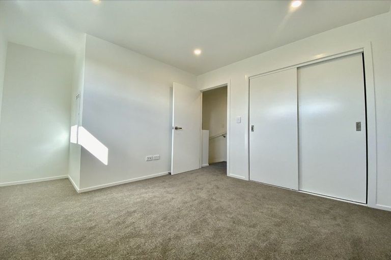 Photo of property in 5/12 Enderby Drive, Te Atatu Peninsula, Auckland, 0610