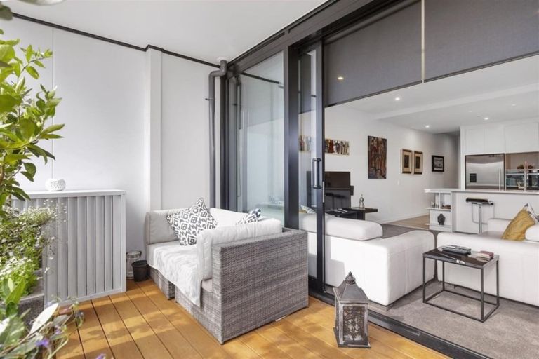 Photo of property in 107/8a Lake Pupuke Drive, Takapuna, Auckland, 0622