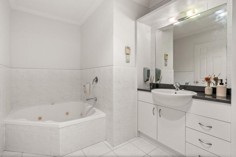 Photo of property in 78 San Valentino Drive, Henderson, Auckland, 0612