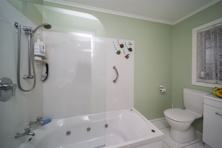 Photo of property in 2 Ropata Street, Hawera, 4610