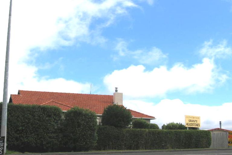 Photo of property in 4138 Great North Road, Glendene, Auckland, 0602