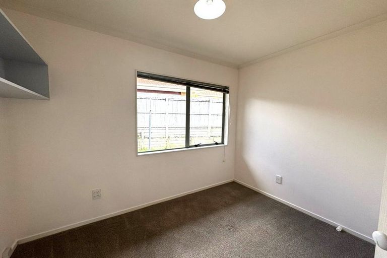 Photo of property in 114 Buscomb Avenue, Henderson, Auckland, 0610
