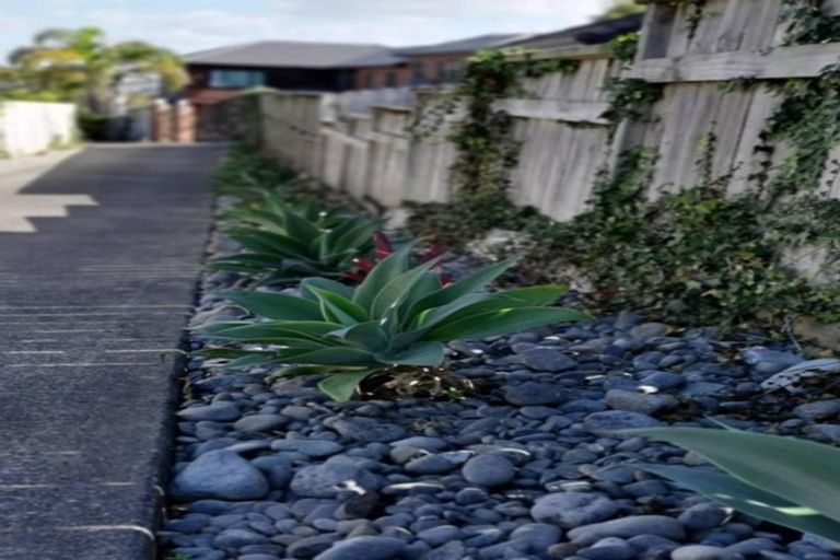 Photo of property in 8 Lough Derg Place, Pinehill, Auckland, 0632