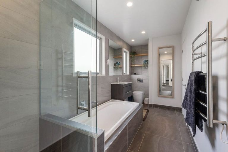 Photo of property in 9b Kaputone Place, Belfast, Christchurch, 8051