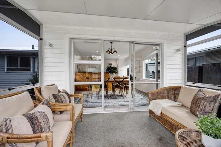 Photo of property in 117 Awanui Street, Merrilands, New Plymouth, 4312
