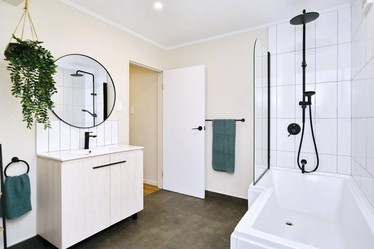 Photo of property in 33 Heyders Road, Spencerville, Christchurch, 8083