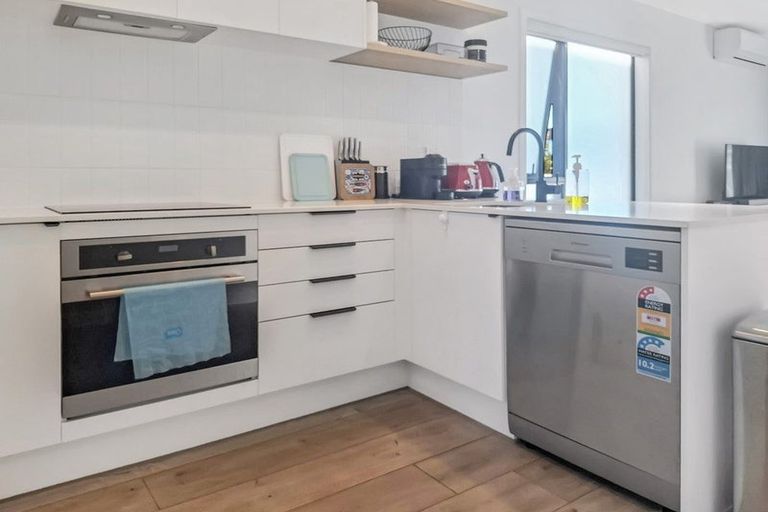 Photo of property in 2/598 Te Atatu Road, Te Atatu Peninsula, Auckland, 0610