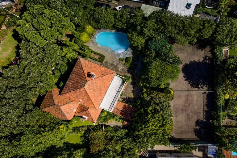 Photo of property in 2 Dillon Street, Lowry Bay, Lower Hutt, 5013