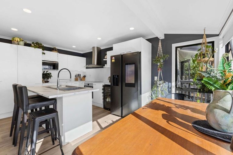 Photo of property in 7 Waterloo Place, Westown, New Plymouth, 4310