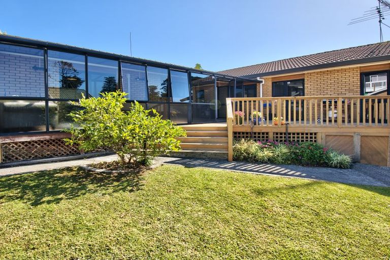 Photo of property in 2 Khaleel Place, Henderson, Auckland, 0612