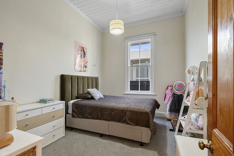 Photo of property in 8 Morley Street, New Plymouth, 4310