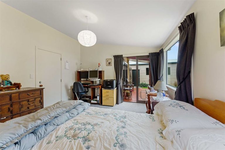 Photo of property in 6 William Street, Waikanae Beach, Waikanae, 5036