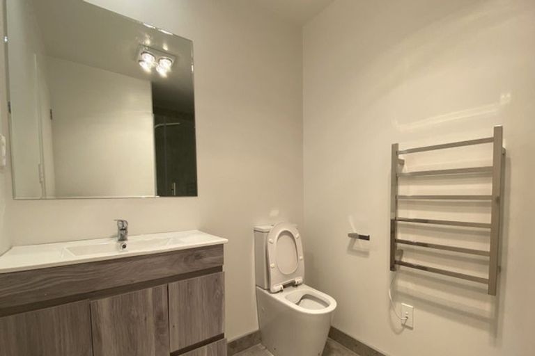 Photo of property in 2/86 Fred Taylor Drive, Westgate, Auckland, 0814