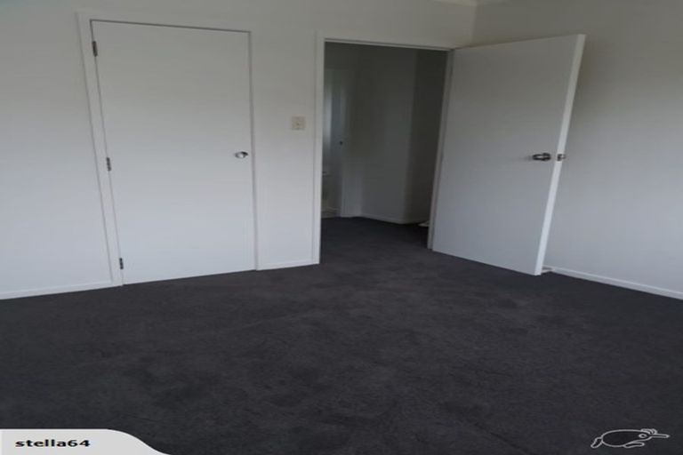 Photo of property in 2/32 Ballater Place, Highland Park, Auckland, 2010