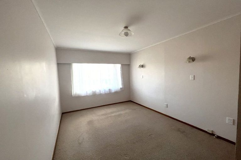 Photo of property in 1/71 Royal View Road, Te Atatu South, Auckland, 0610