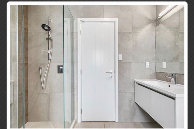 Photo of property in 8 Waihanga Way, Bucklands Beach, Auckland, 2014