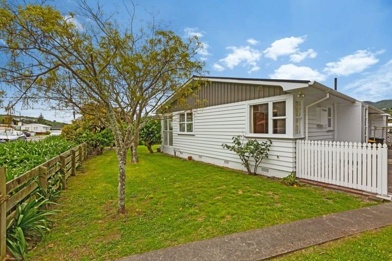 Photo of property in 1/13 Luckie Street, Tawa, Wellington, 5028