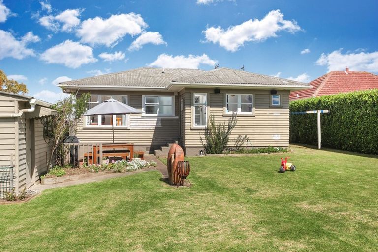 Photo of property in 733 Te Atatu Road, Te Atatu Peninsula, Auckland, 0610