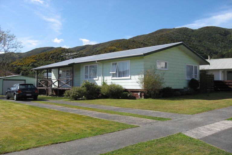 Photo of property in 27 Antrim Crescent, Wainuiomata, Lower Hutt, 5014